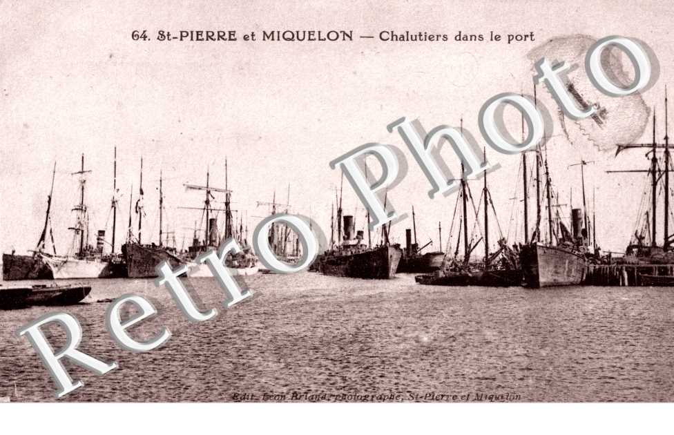 Chalutiers dans le port