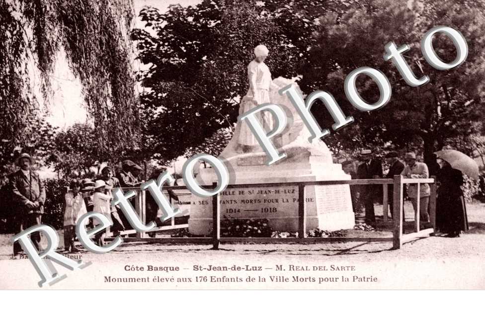Monument eleves aux 176 enfants de la ville morts pour la patrie