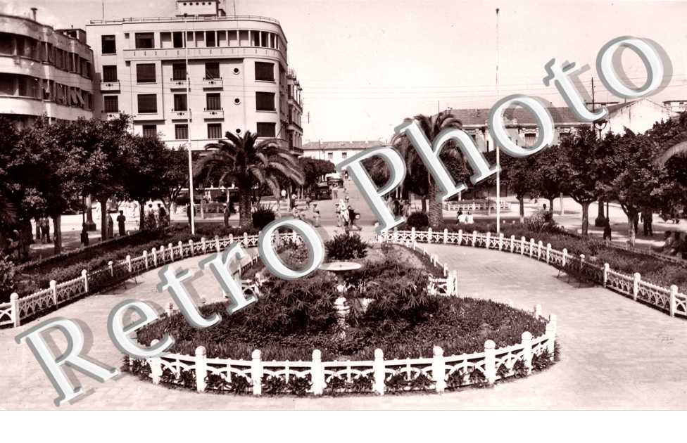 Ain-Temouchement, Place Gambetta et Rue de la Poste