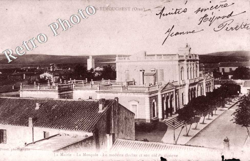 La mairie - la mosquee - le modeste clocher et son nid de cigogne