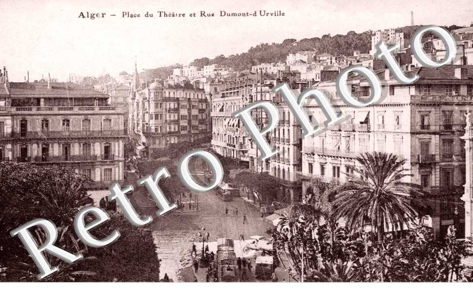 Place du Theatre et Rue Dumont-d'Urville