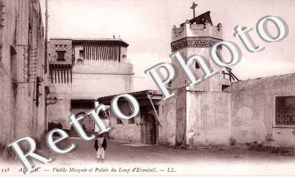 Vieille Mosquee et Palais du Loup d'Eventail