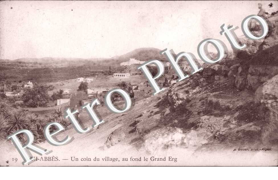 Beni-Abbes, Un Coin du Village, au fond le Grand Erg
