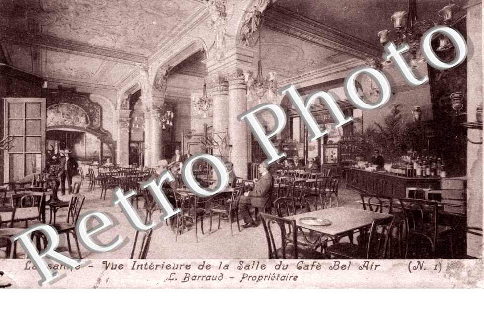Vue interieure de la salle du Cafe Bel Air  L. Barraud Proprietaire