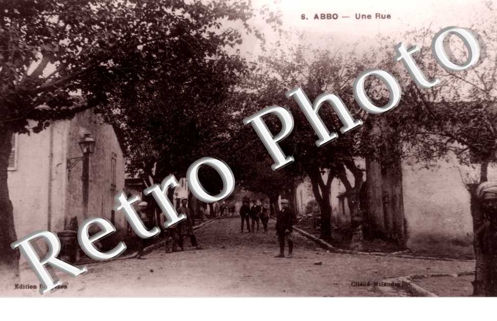UNE RUE