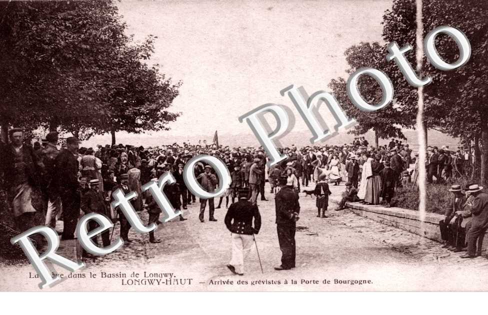 Haut - Greve - arrivee des grevistes a la porte de Bourgogne (politique)
