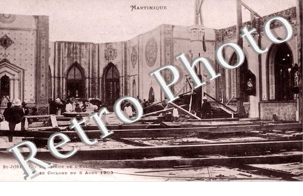 Interieu de l&#039;eglise apres le cyclone du 8 aout 1903