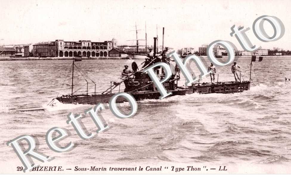 Sous-Mari traversant le Canal "Type Thon"