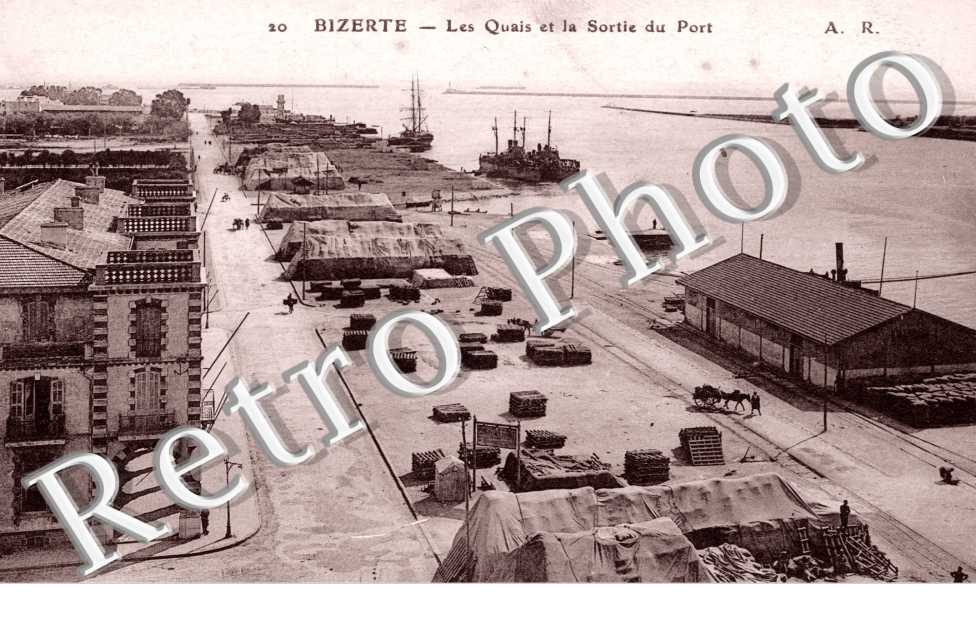 les Quais et la Sortie du Port