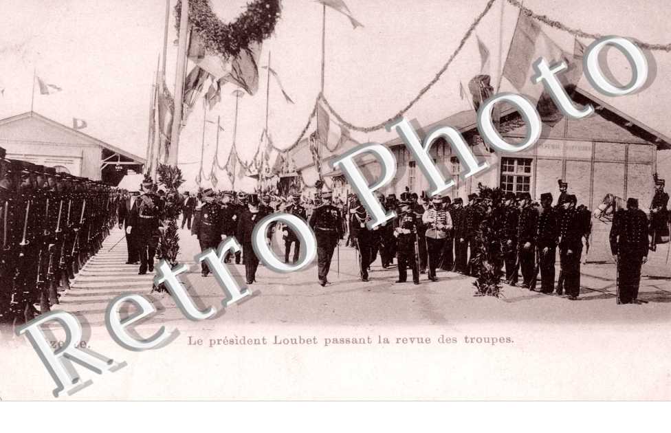 le President Loubet passant la revue des troupes