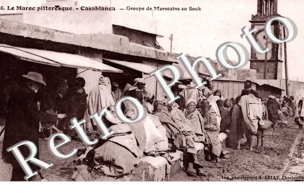 Groupe de Marocains au Souk