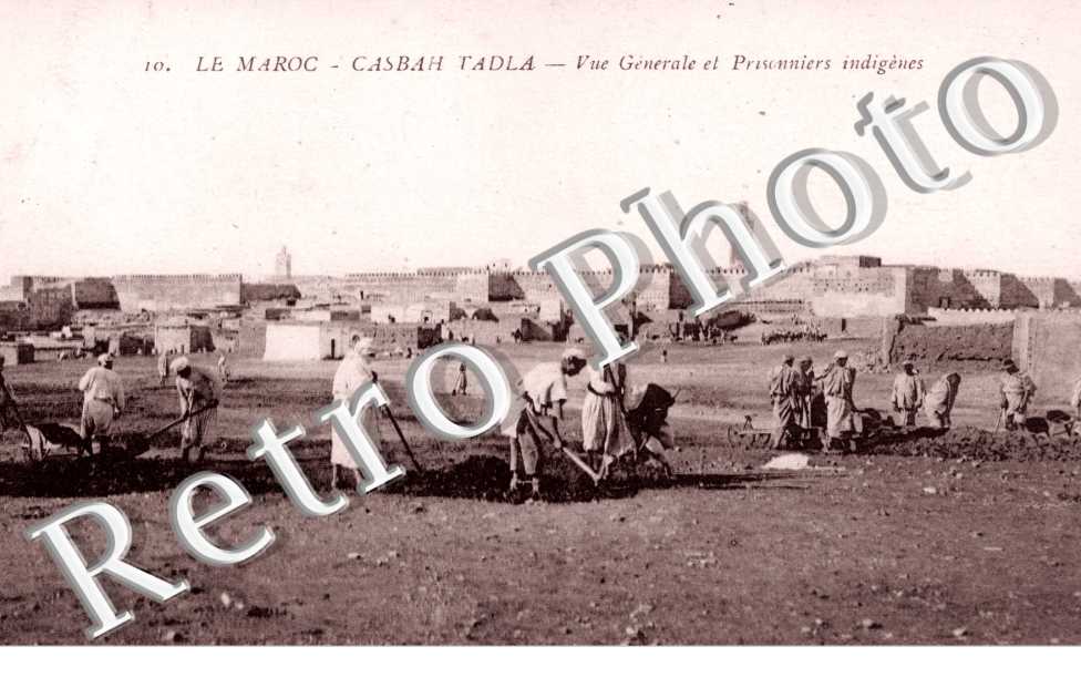 Vue Generale et Prisonniers Indigenes