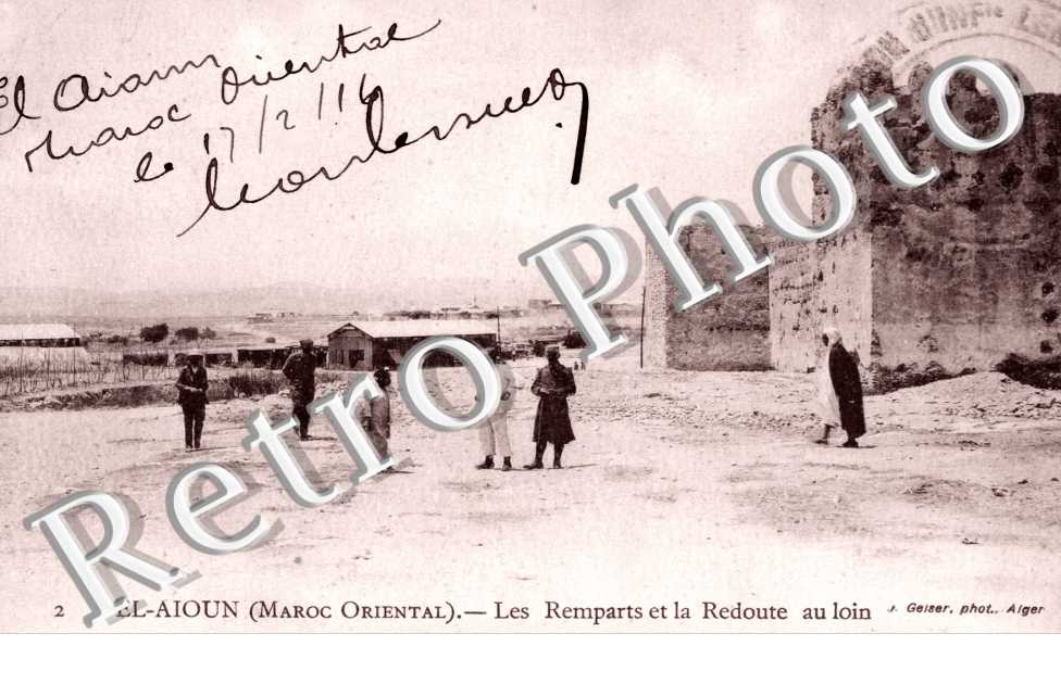 Les remparts et la redoute au loin