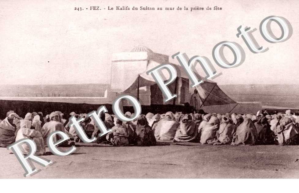 Le Kalifa du Sultan au mur de la priere de fete