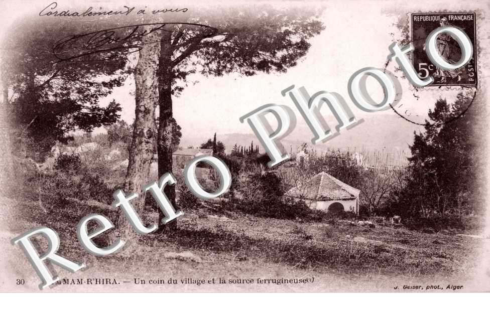 Un coin du village et la source ferrugineuse