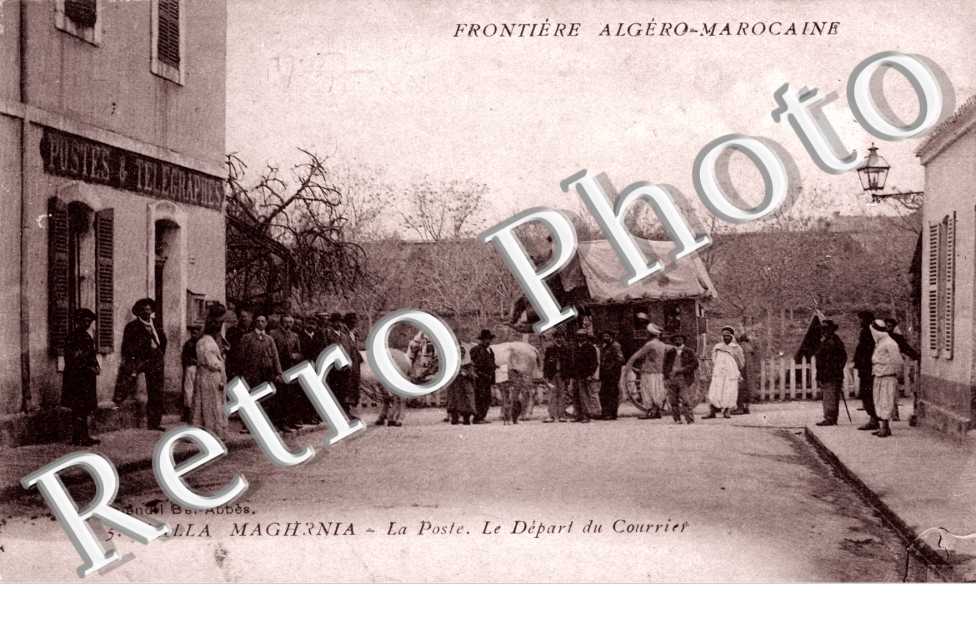 Frontiere algero-Marocaine - la poste - depart du courrier