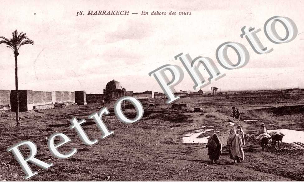 Dehors des murs