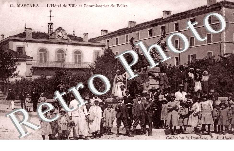 l'Hotel de ville et le Commisariat de Police