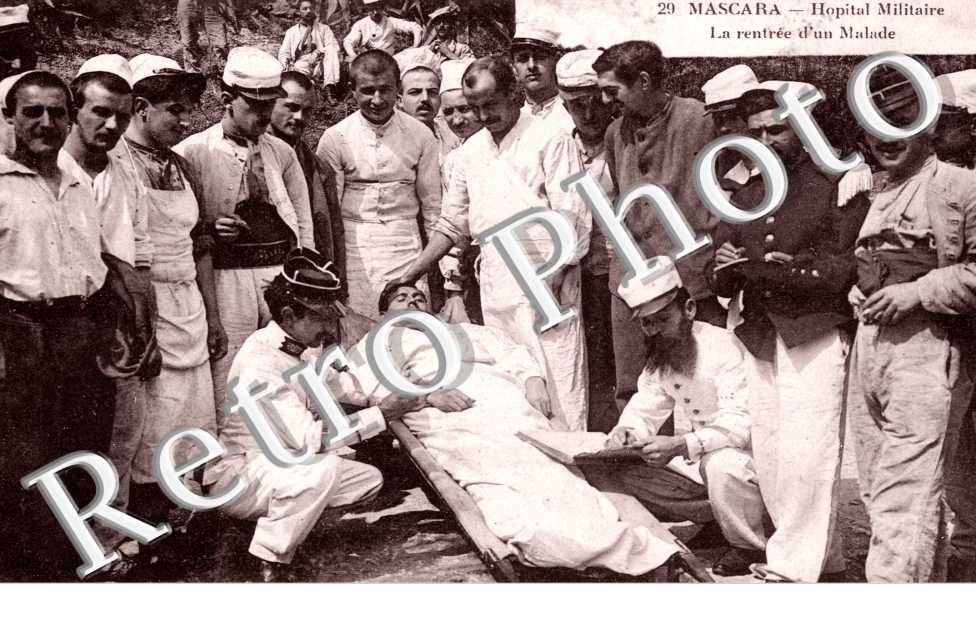 Hopital Militaire - La rentree d'un Malade