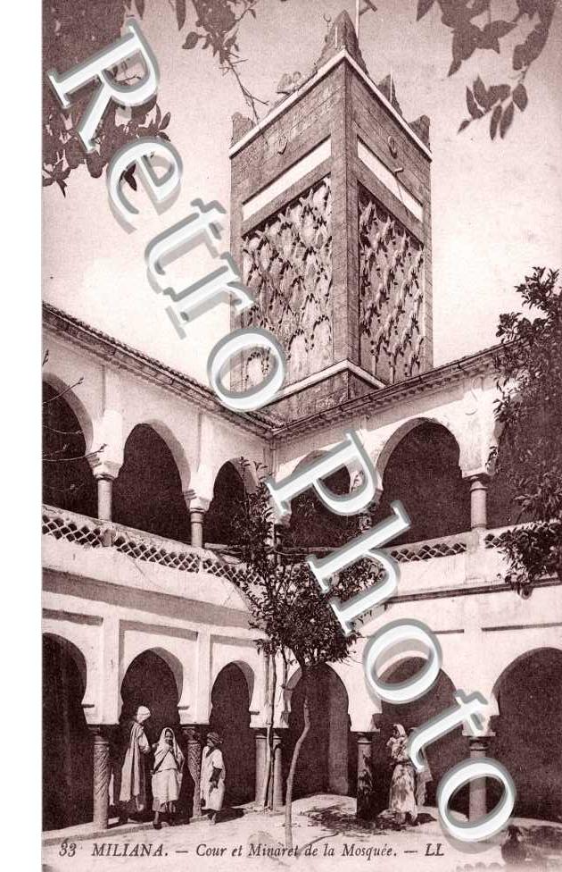 Cour et Minaret de la Mosquee