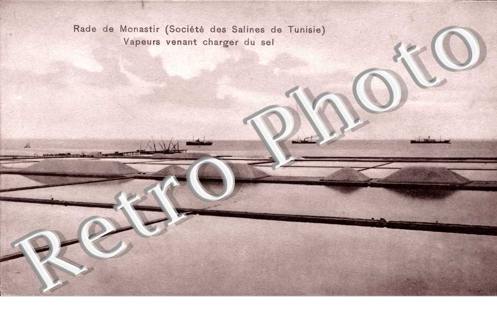 Vapeurs venant charger du sel - rade de Monastir - societe des salines
