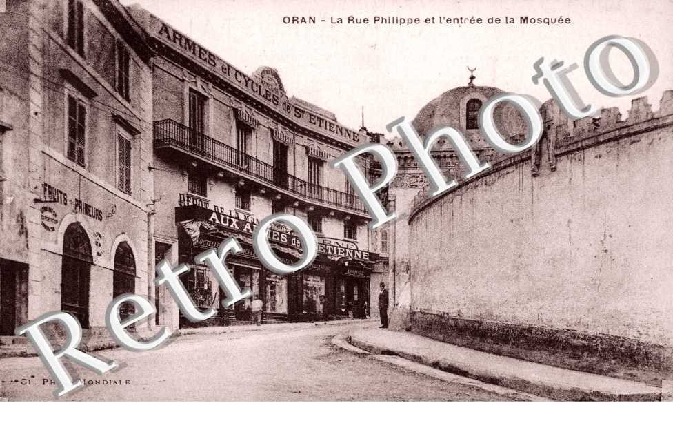 La rue Philippe et l'Entree de la Mosquee
