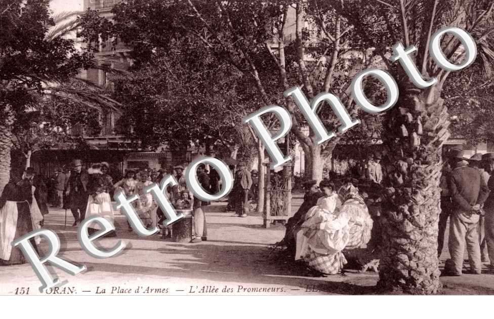 La Place d'Armes - l'Allee des Promeneurs