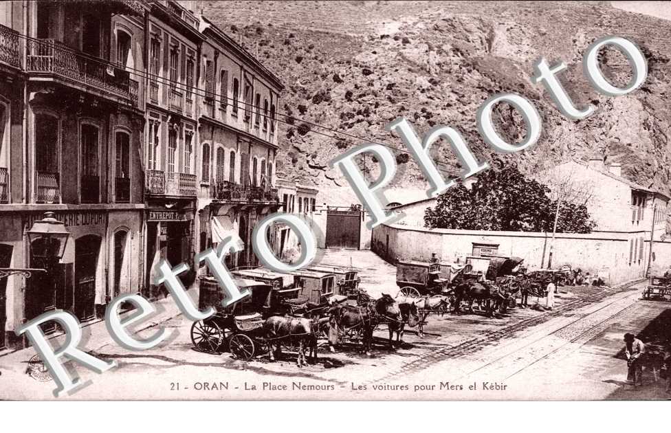 la Place Nemours, les Voitures pour Mers el Kebir