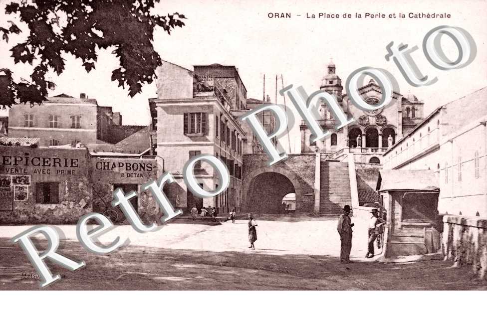 la Place de la Perle et la Cathedrale
