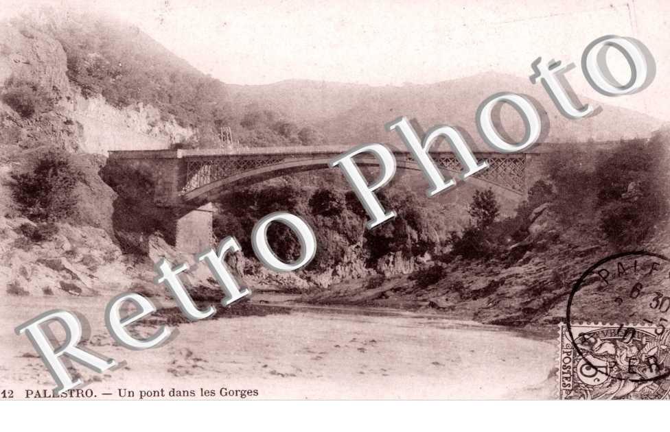 Un pont dans les gorges