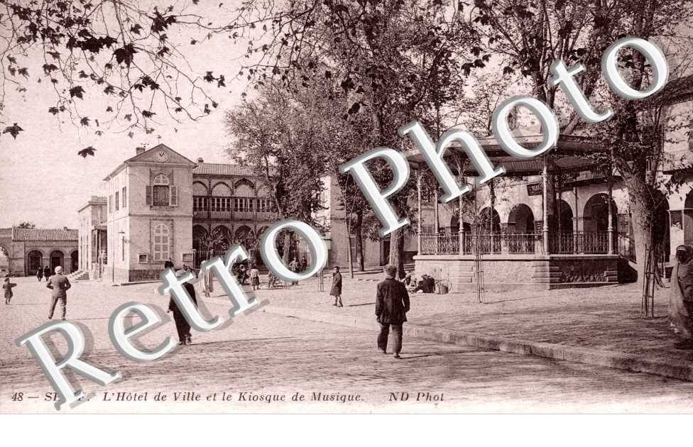 l&#039;Hotel de Ville et le Kiosque de Musique
