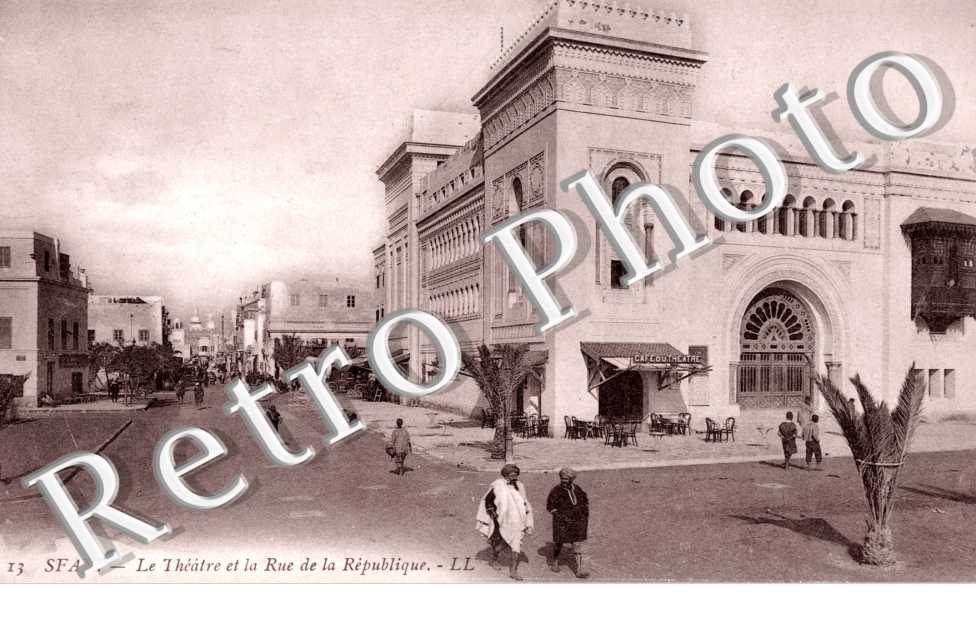 le Theatre et la Rue de la Republique