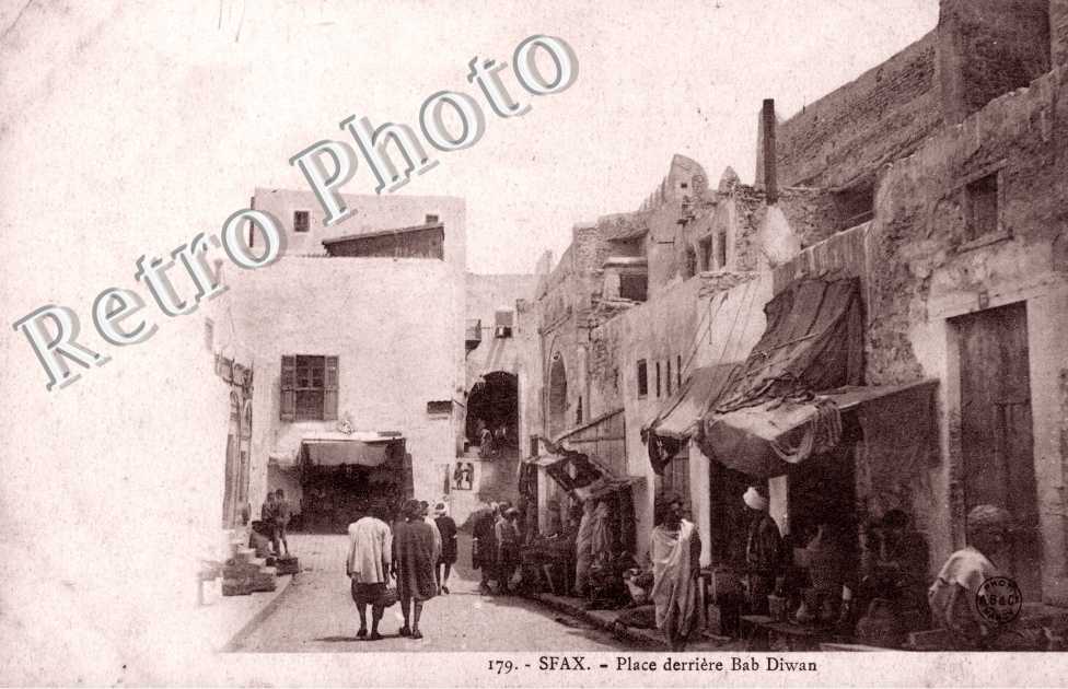 Place derriere Bab Diwan
