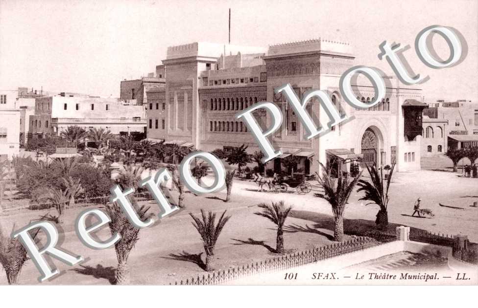 le Theatre et la Rue de la Republique