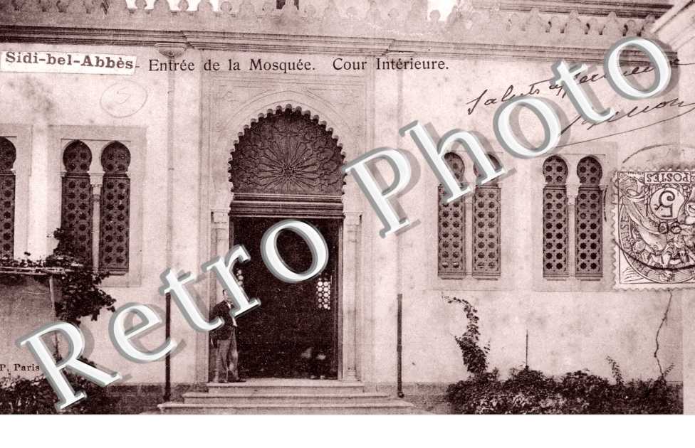entree de la Mosquee. Cour Interieure