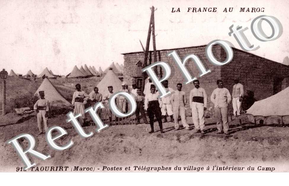 Postes et Telegraphes du village a l'interieur du Camp