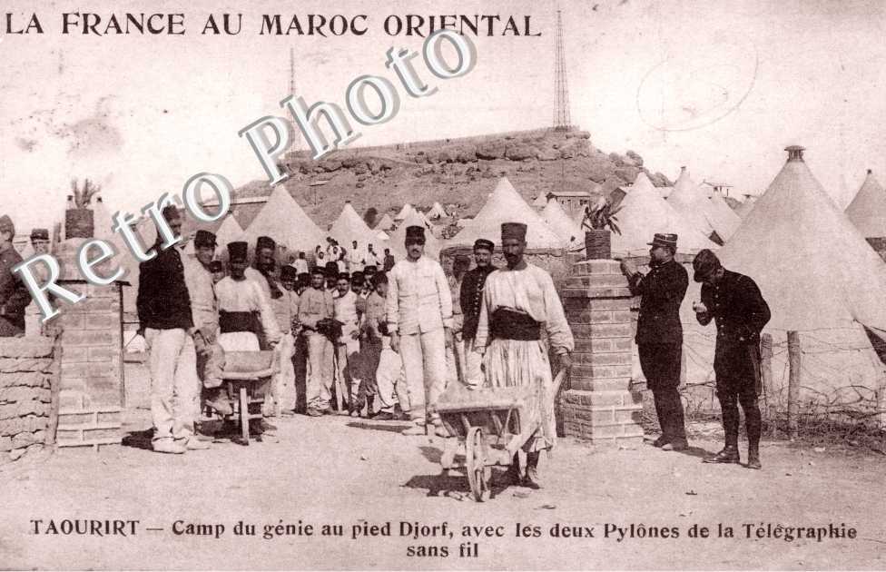Camp du genie au pied Djorf avec les deux Pylones de la Teleraphie sans fil