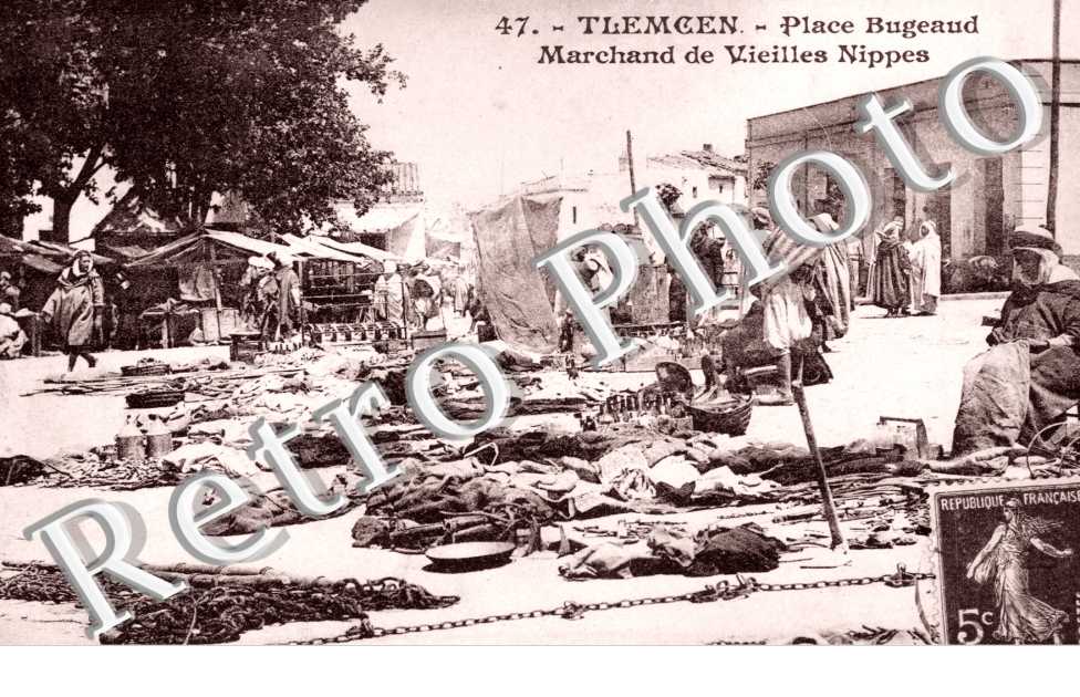 Place Bugeaud, Marchand de Vieilles Nippes