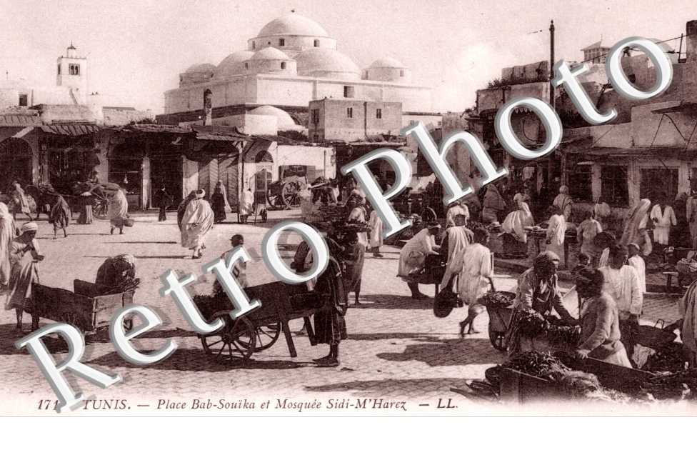 la Place Bab-Souika et la Mosquee M&#039;Harez