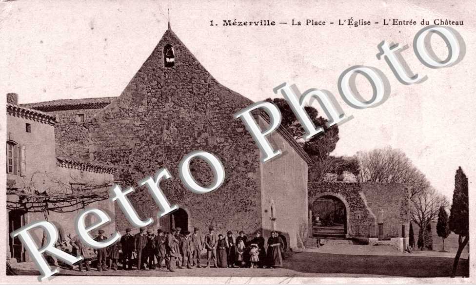 la place l&#039;eglise l&#039;entree du chateau