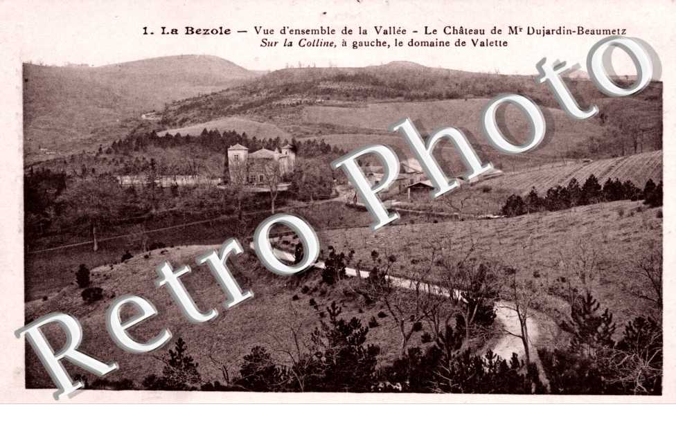 vue d&#039;ensemble de la vallee Le chateau de Mr Dujardin-Beaumetz Sur la colline, a gauche, le domaine de Valette.