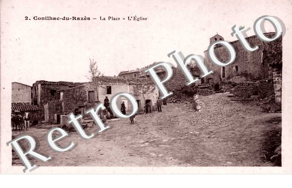 Conilhac-du-Razes  la place l&#039;eglise