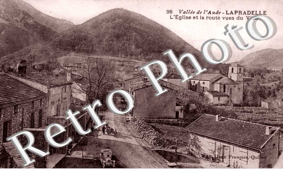 l&#039;eglise et la route vues du viaduc