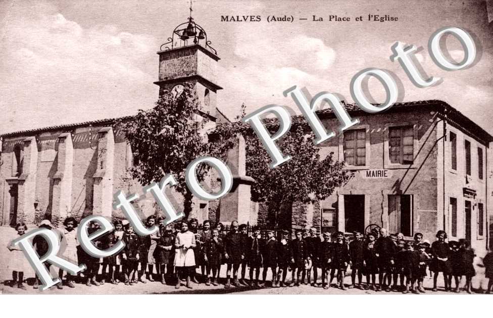 LA PLACE ET L&#039;EGLISE