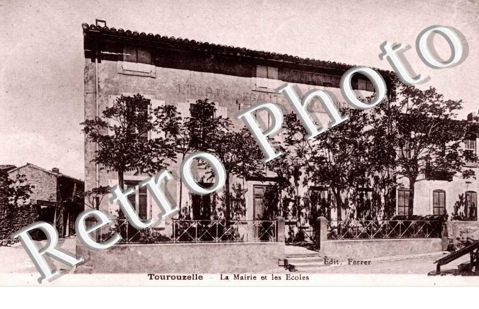 la mairie et les ecoles