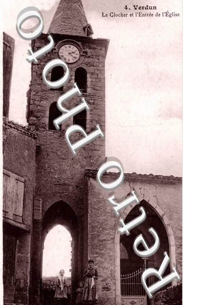 le clocher et l&#039;entree de l&#039;eglise