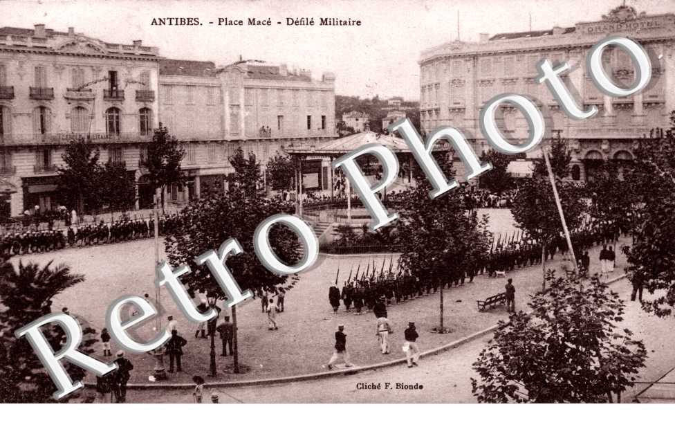 Place Mace - Defile Militaire