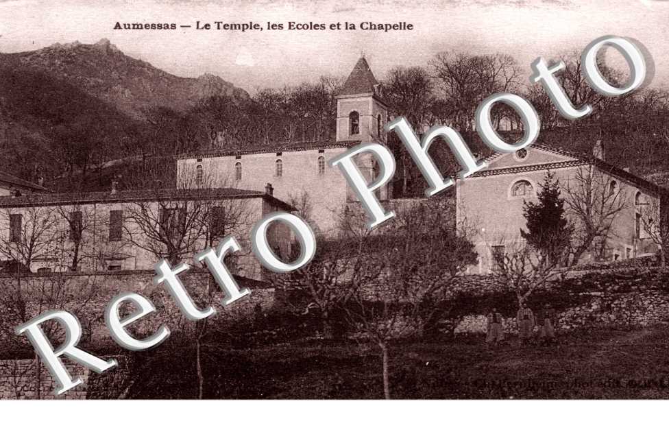 Le temple - les ecoles et la chapelle