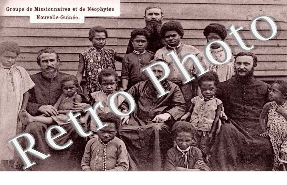 Groupe de Missionnaires et Neophytes