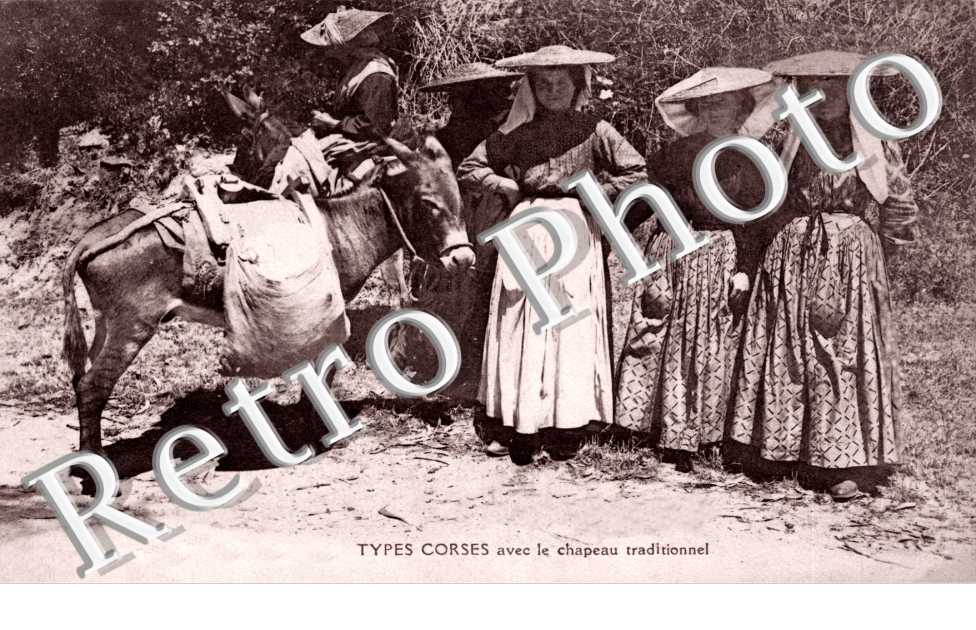Types Corses avec le chapeau traditionnel